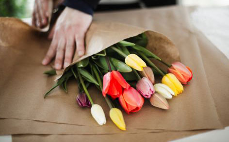 woman-wrapping--flower-bouquet